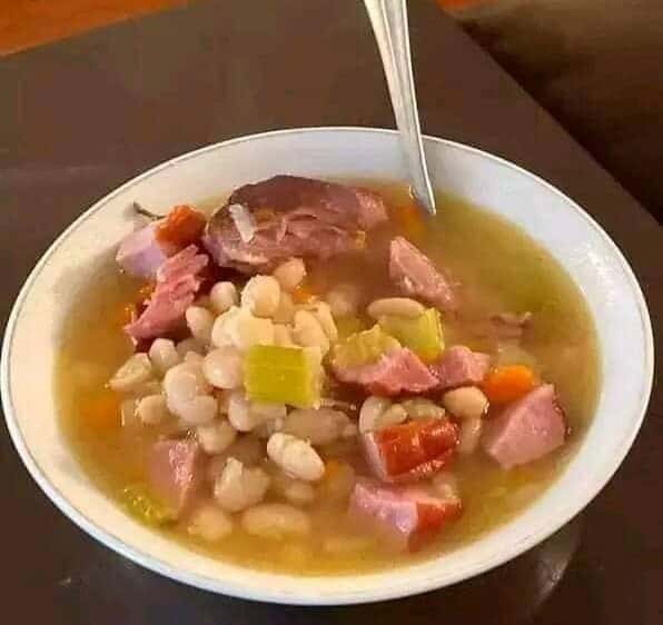 HEARTY BEAN AND HAM HOCK SOUP